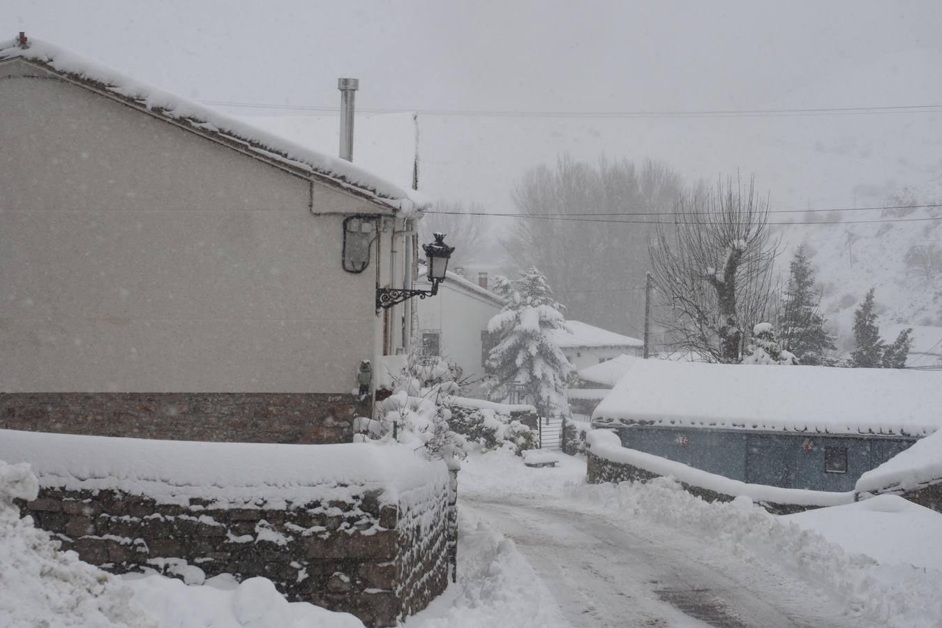 El paso de la borrasca 'Helena' viste de blanco los paisajes de Campoo.