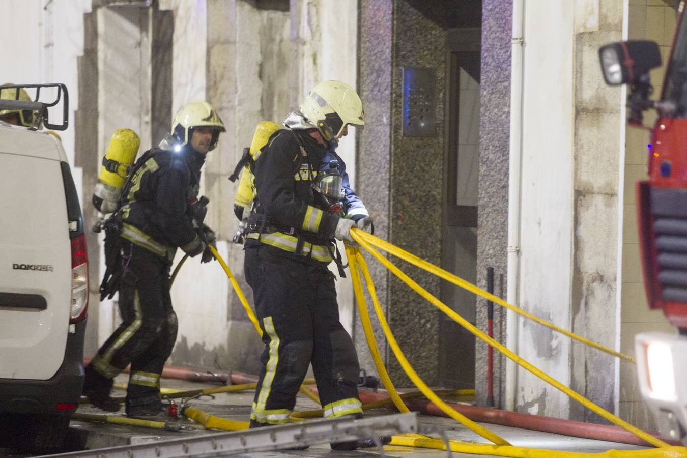 Fotos: La operación de los bomberos para sofocar el incendio