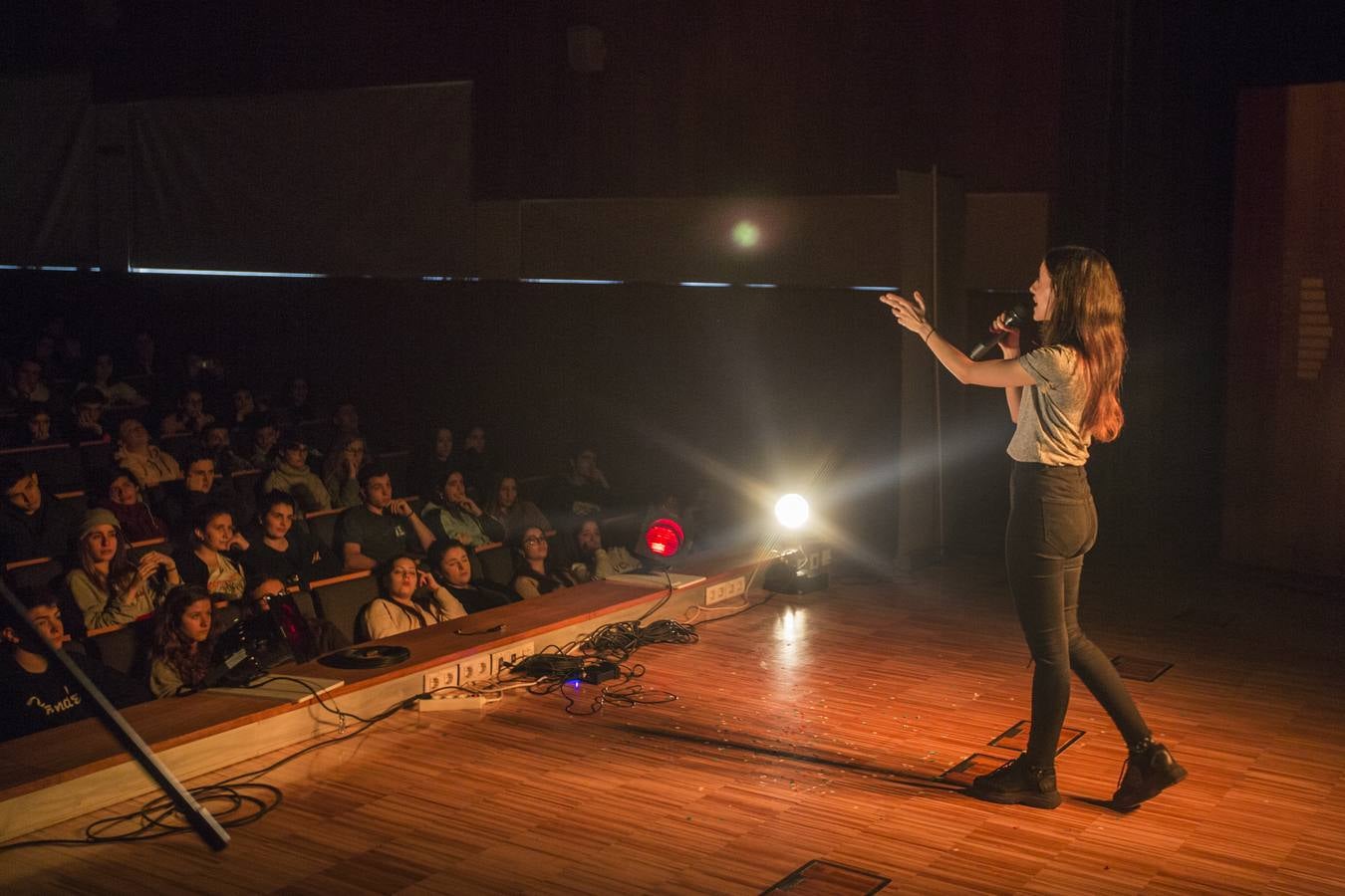 Los Peligro, Alejandra Martínez de Miguel y Celia Bsoul, cierran el certamen ante 270 estudiantes