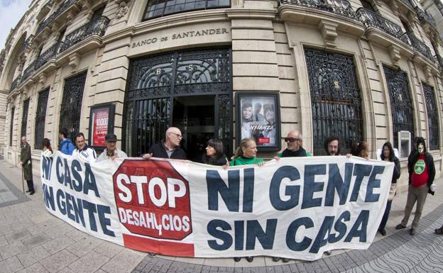 Imagen de archivo de una protesta de Stop Desahucios en Santander.