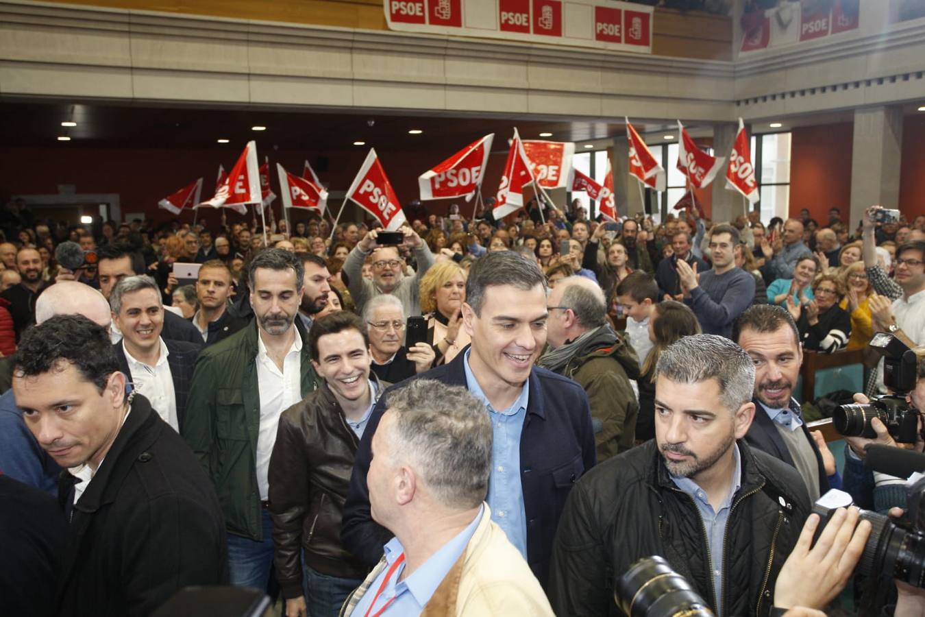 Fotos: Pedro Sánchez presenta a casares como candidato a la alcaldía de Santander