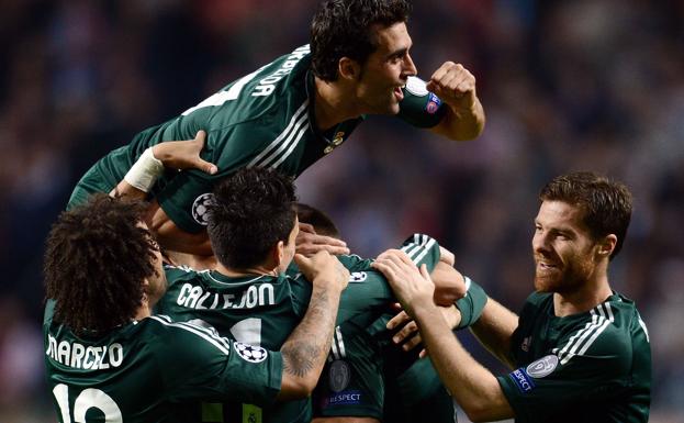 El Real Madrid celebrando un gol en un partido ante el Ajax en 2012.