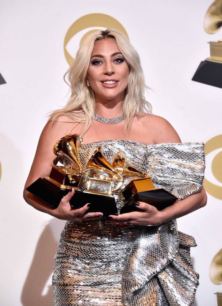 Gaga fue una de las favoritas de la noche, y también se fue a casa como una de las triunfadoras, ¡ya que ganó 3 premios Grammy!