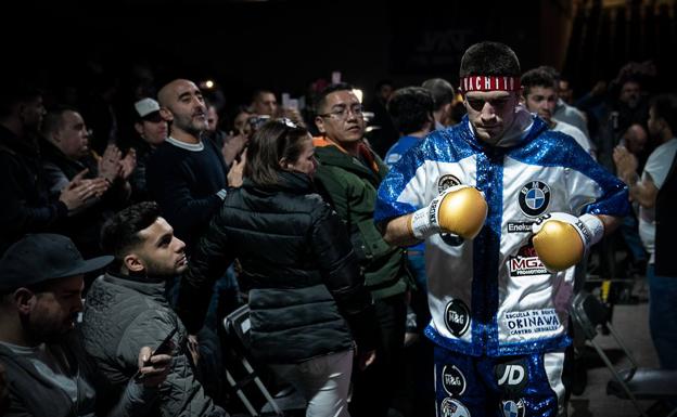 Jon Míguez, en su salida al ring.