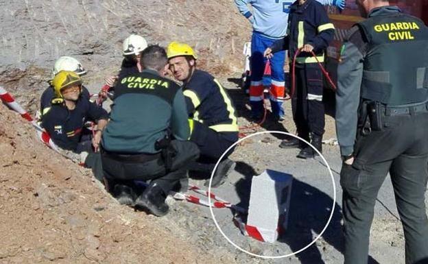 Ladrillos de hormigón. En la imagen se ve un bloque como los que el dueño de la parcela dijo haber usado para tapar el pozo.