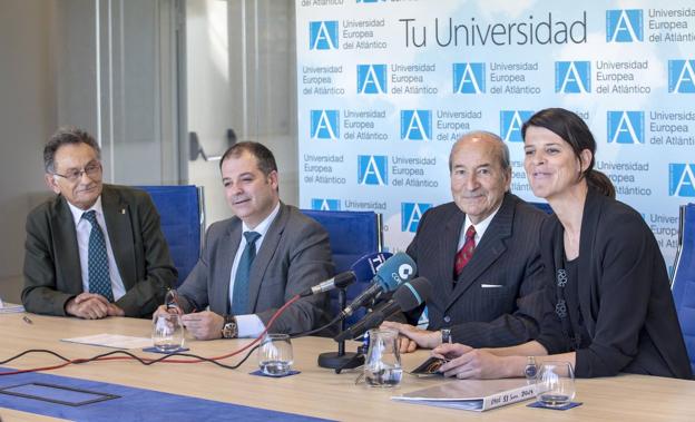 Chani Galán, Rubén Calderón,Conrado Durántez y Ruth Beitia, en la presentación de la 51ª Sesión de la Real Academia Olímpica Española que se celebra desde este jueves al 22 de febrero en la Universidad Europea del Atlántico de Santander.