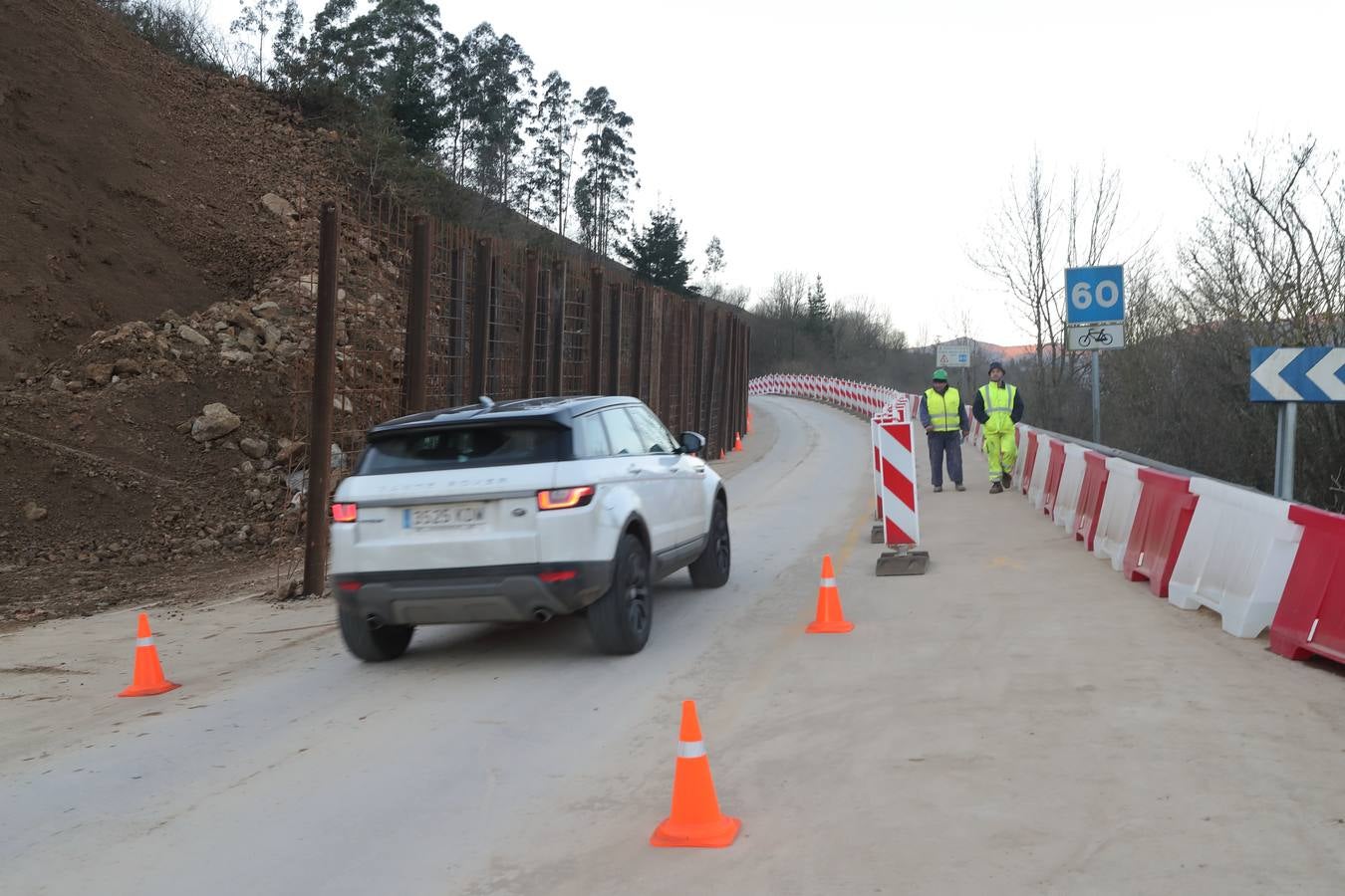 Fotos: Obras para restablecer el tráfico en la carretera afectada por el argayo de Ruente