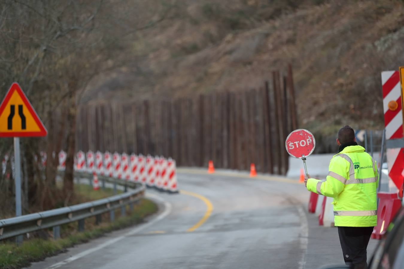 Fotos: Obras para restablecer el tráfico en la carretera afectada por el argayo de Ruente