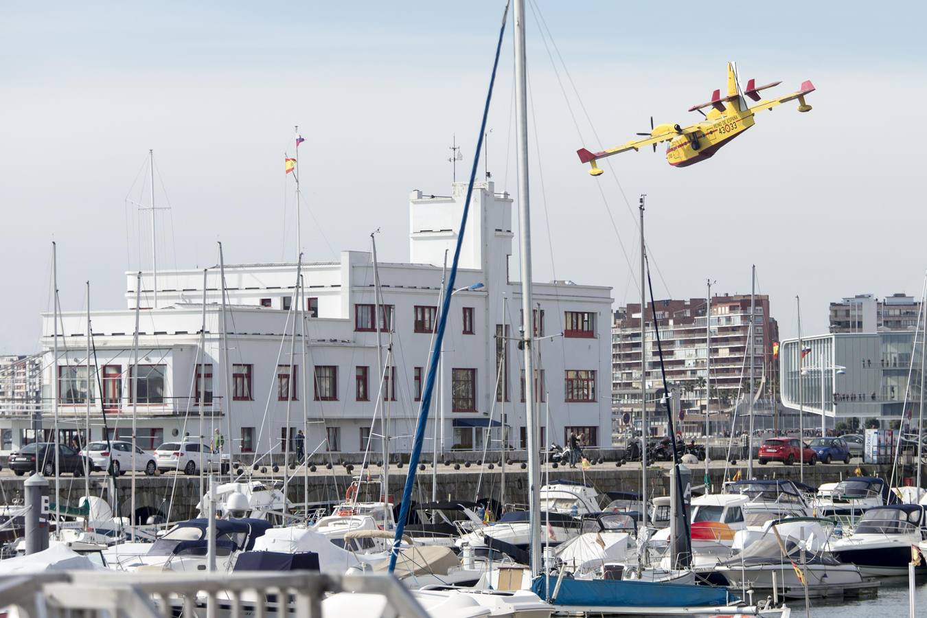 Fotos: Hidroaviones en la bahía