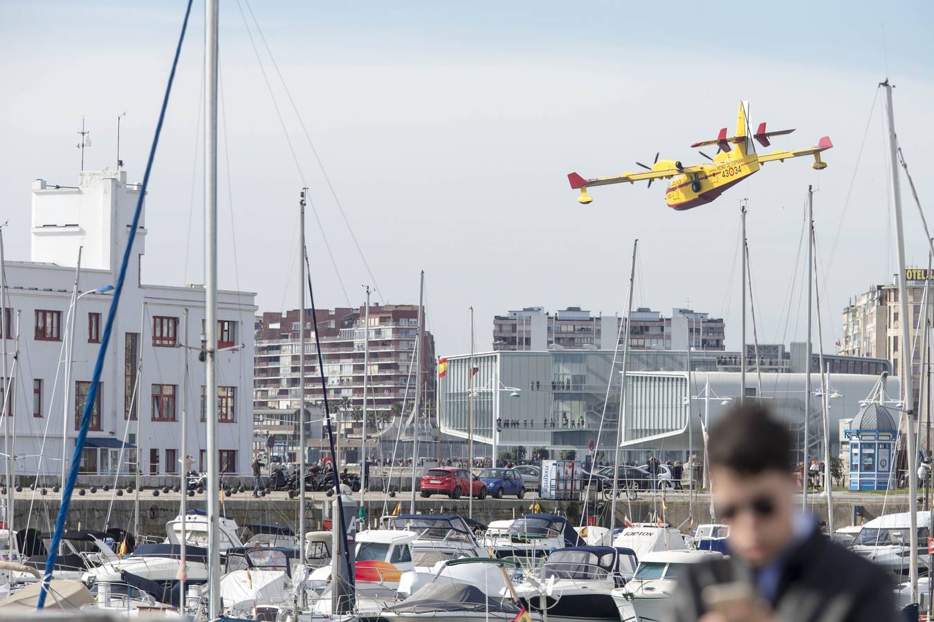 Fotos: Hidroaviones en la bahía