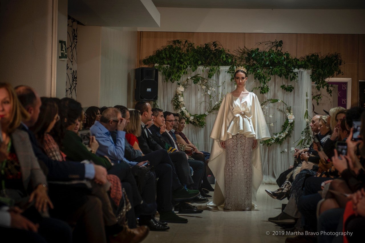 El diseñador presentó sus diseños de novia y ceremonia en un desfile solidario contra el cáncer en Torrelavega, todo un éxito de convocatoria