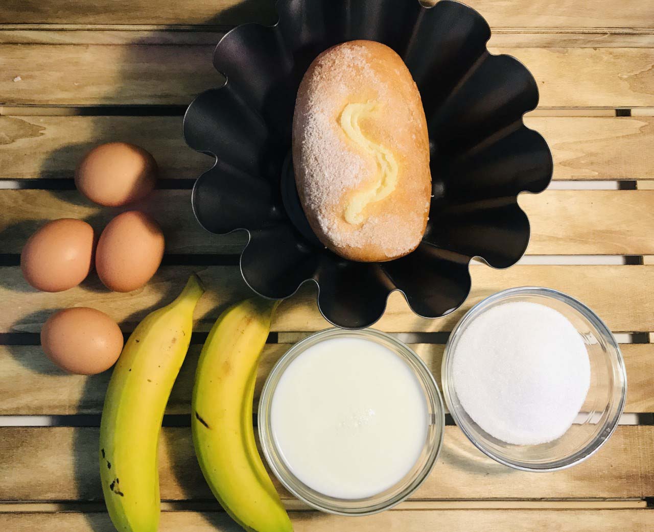 Sorprende con un postre artesano, en el que deberás incorporar como ingrediente una pieza de bollería que te muestro cómo elaborar