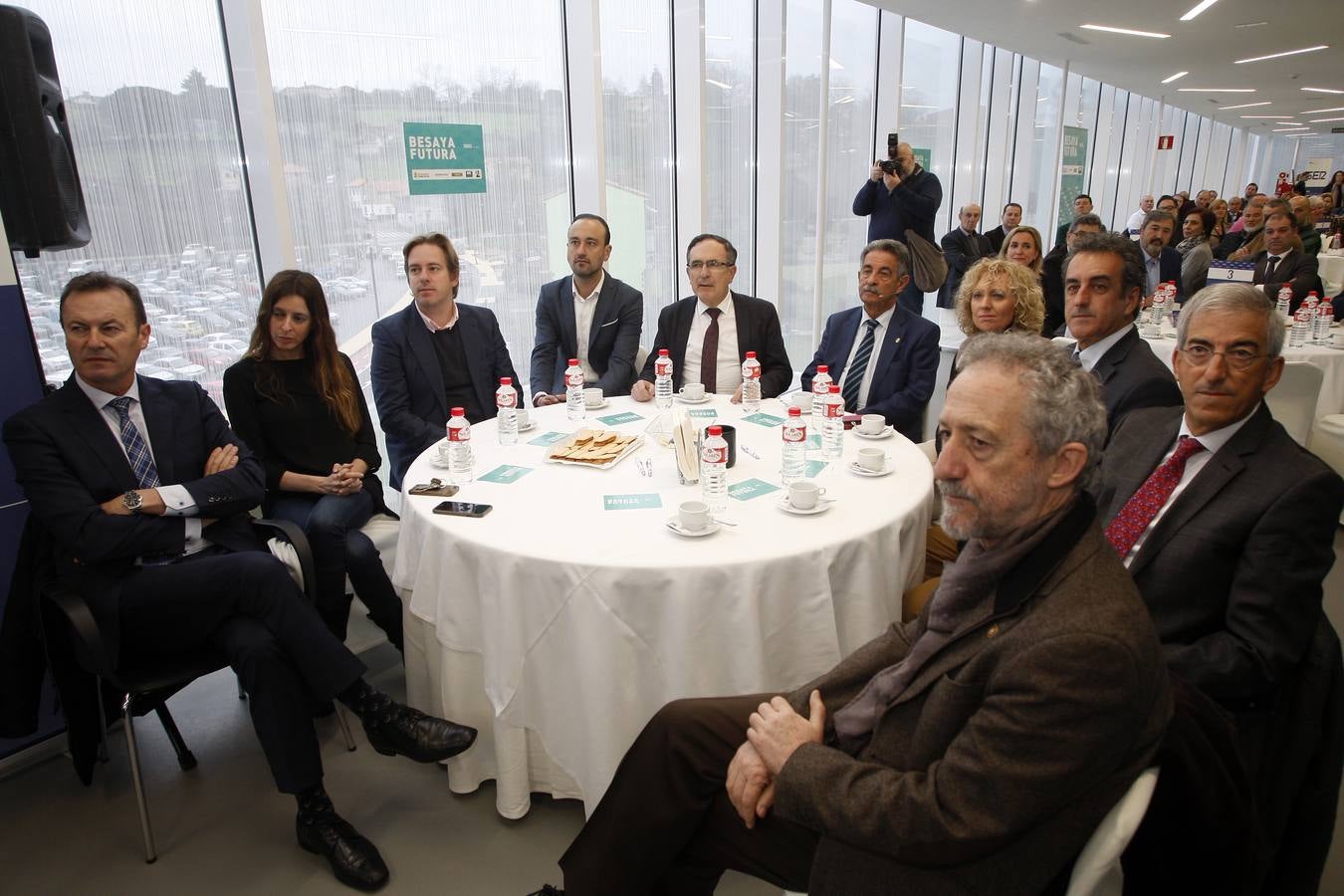 El presidente del Gobierno de Cantabria ha participado en el Encuentro Besaya Futura, celebrado en el Centro de Adultos Caligrama de Torrelavega, con una conferencia sobre 'Retos y oportunidades para la comarca'.