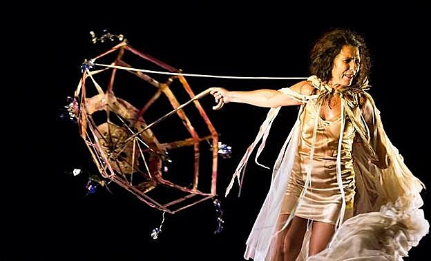 La actriz María Vidal en 'La novia del viento', que este viernes y sábado se representa en Gijón.