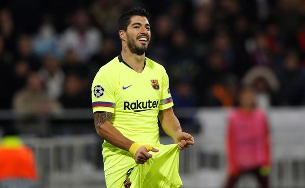 Luis Suárez se lamenta tras una ocasión desperdiciada en Lyon