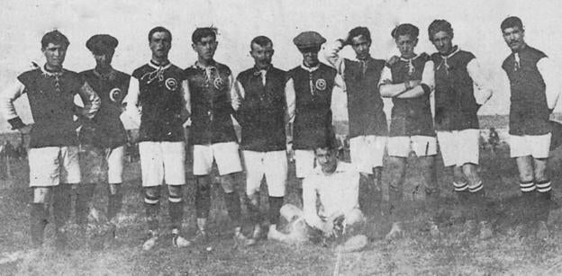 Jugadores del Racing que se enfrentaron al Strong el 23 de febrero de 1913 en el considerado hasta ahora primer partido del club. 