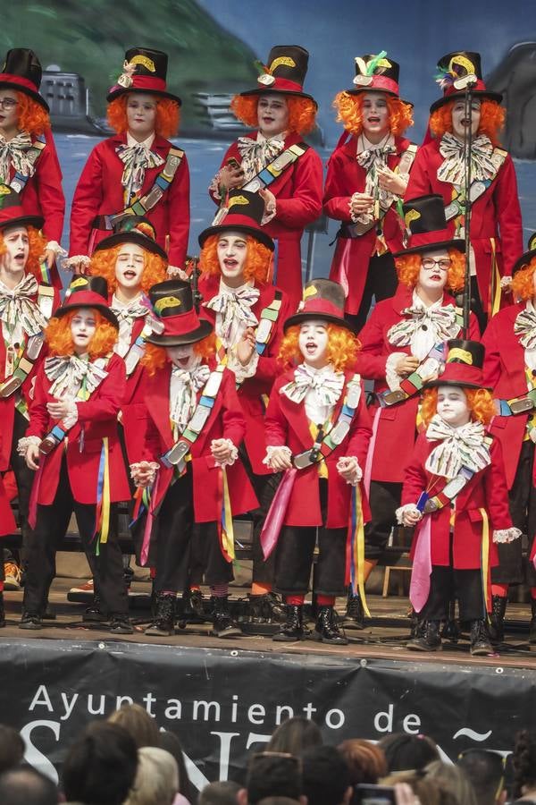 Fotos: Las murgas infantiles de Santoña presentaron sus trajes y canciones