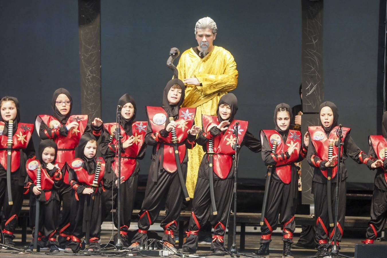 Fotos: Las murgas infantiles de Santoña presentaron sus trajes y canciones