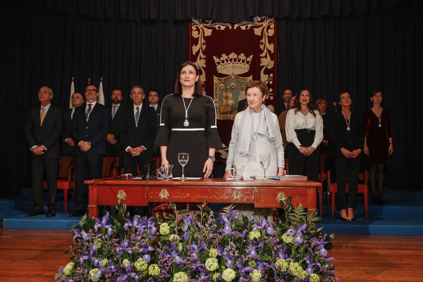Gloria Torner recibió ayer la Medalla de Plata de Santander durante un acto en el que, con un gran sentido del humor y espontaneidad, recordó su trayectoria