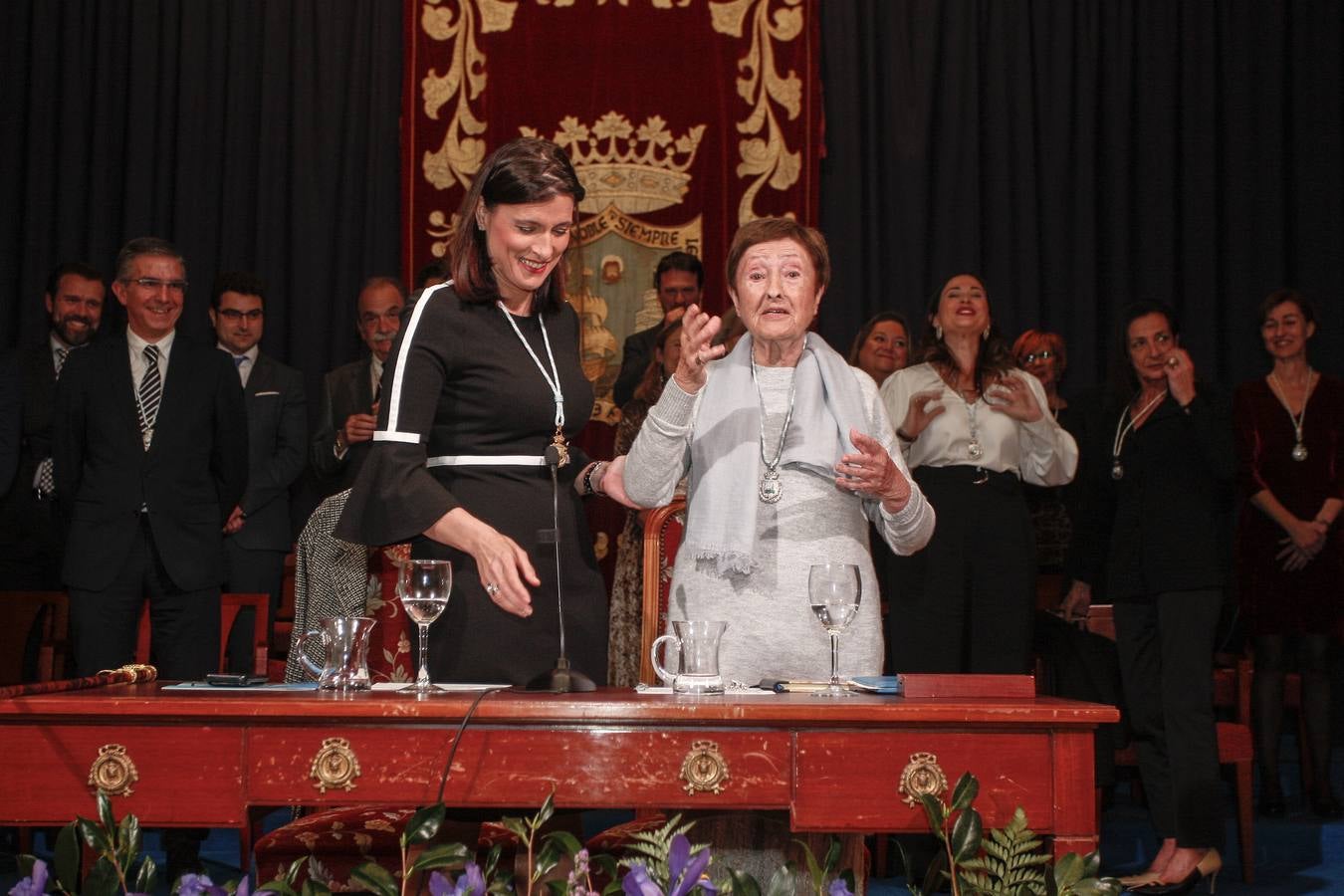 Gloria Torner recibió ayer la Medalla de Plata de Santander durante un acto en el que, con un gran sentido del humor y espontaneidad, recordó su trayectoria