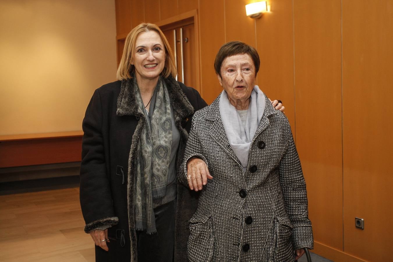 Gloria Torner recibió ayer la Medalla de Plata de Santander durante un acto en el que, con un gran sentido del humor y espontaneidad, recordó su trayectoria