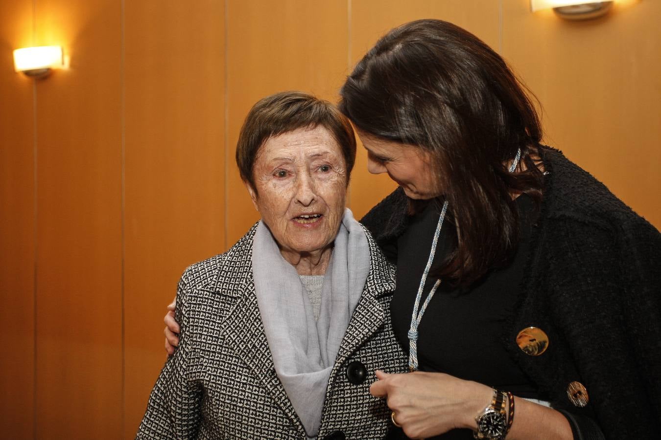 Gloria Torner recibió ayer la Medalla de Plata de Santander durante un acto en el que, con un gran sentido del humor y espontaneidad, recordó su trayectoria