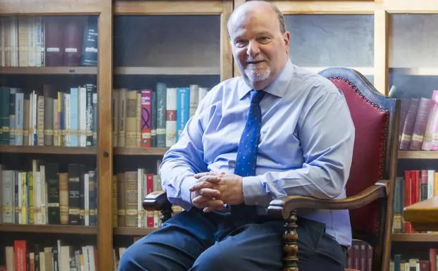 Mario Weitz, antes de su conferencia en la Cámara de Comercio de Cantabria.