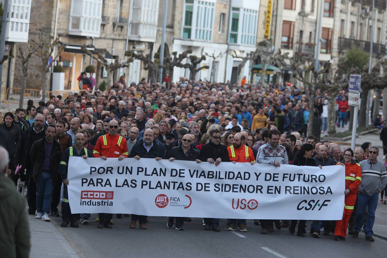 Fotos: Más de 2.000 trabajadores de Sidenor toman Reinosa