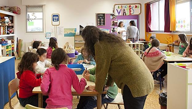 Imagen de archivo de una de las aulas del colegio público Vital Alsar, en Cueto (Santander)