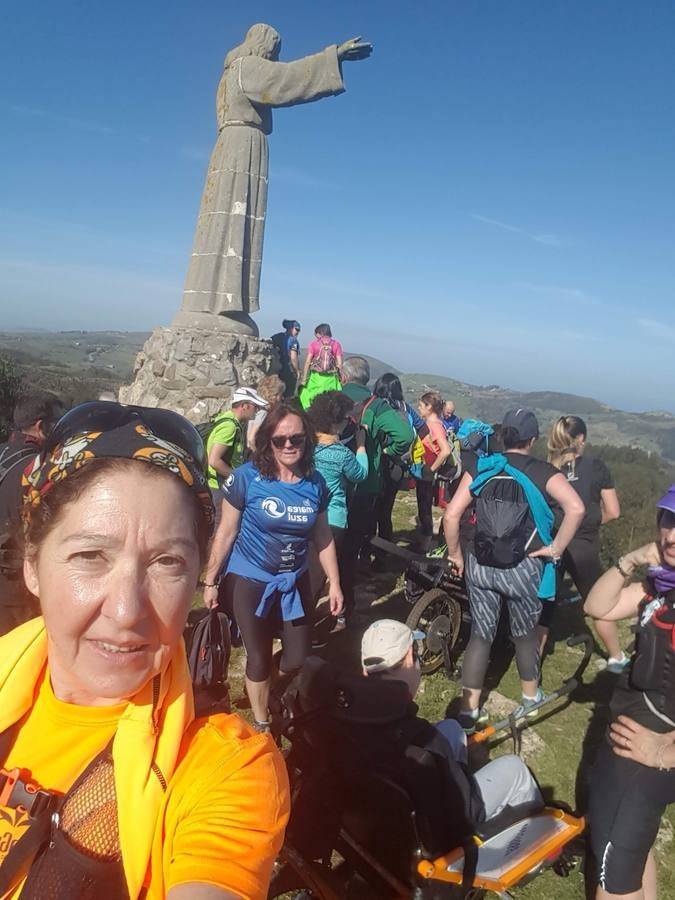 Fotos: Ruta adaptada y en familia por los acantilados de Alfoz de Lloredo