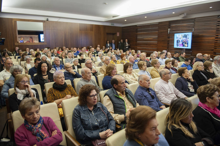 La candidata del PP a la Alcaldía de Santander reúne a decenas de ciudadanos para explicarles todos los proyectos que junto a su equipo ha desarrollado desde que tomó posesión