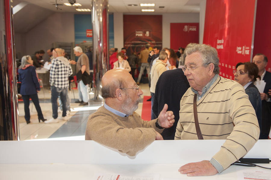 Los militantes del PSOE de Santander votan las propuestas de nombres para ser incluidas en las listas al Ayuntamiento, al Parlamento de Cantabria, al Congreso, al Senado y al Parlamento Europeo para las elecciones del 28 de abril y 26 de mayo.