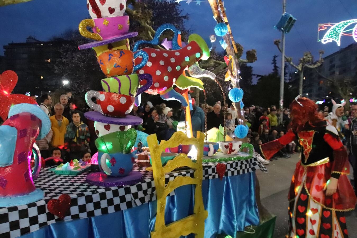 La villa pejina se vuelca con el carnaval.