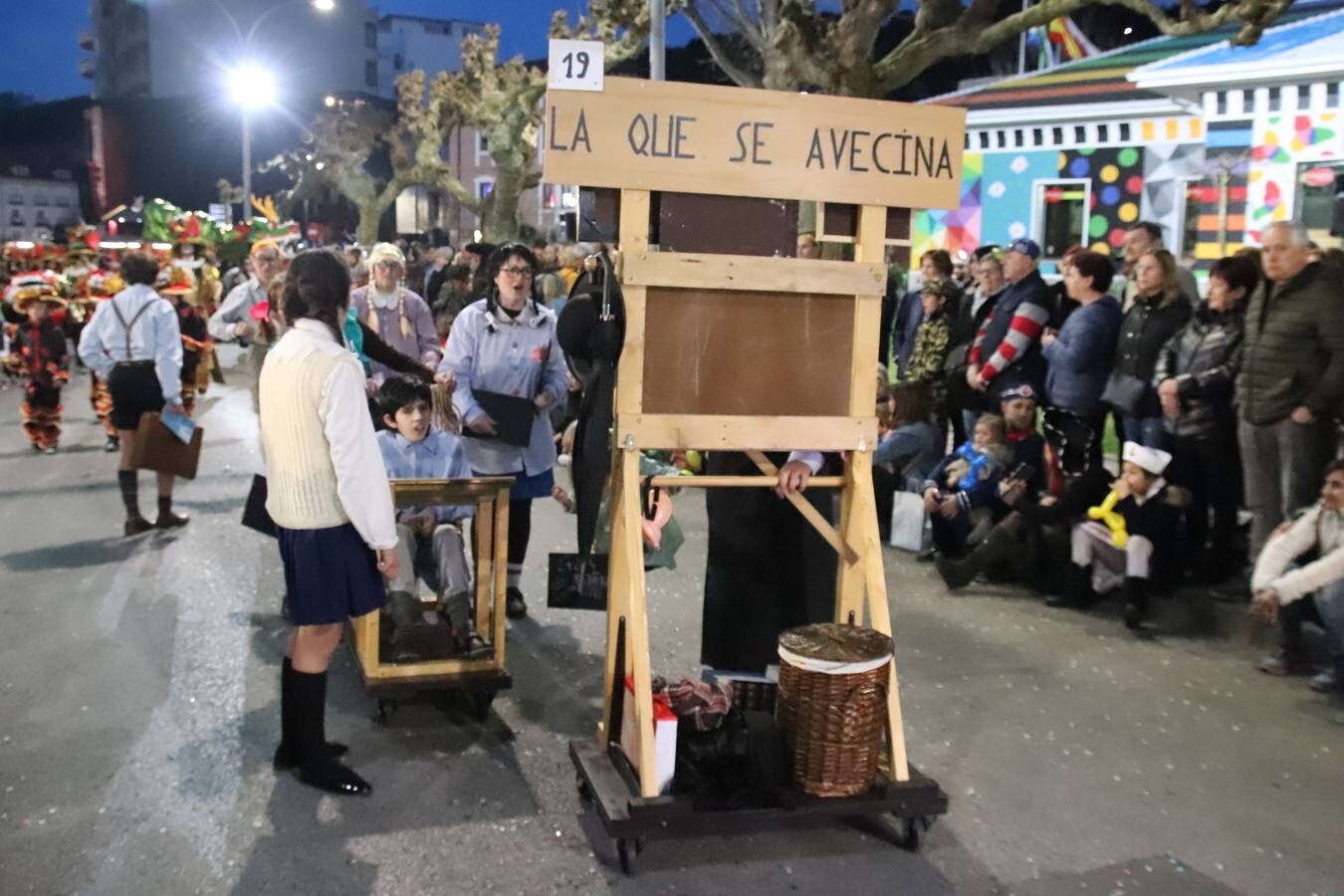 La villa pejina se vuelca con el carnaval.