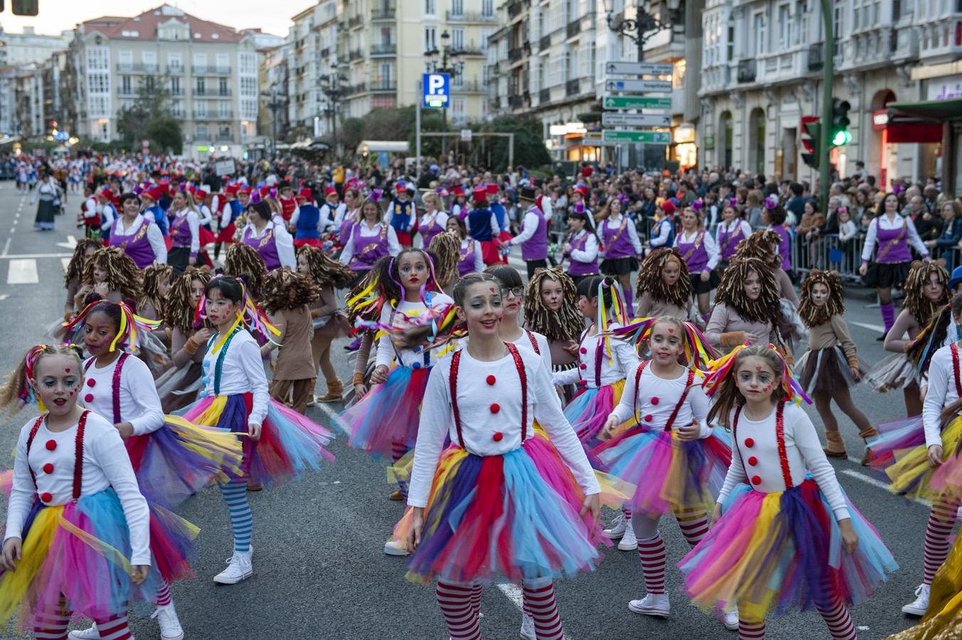 La capital cántabra se vuelca con la celebración del carnaval.