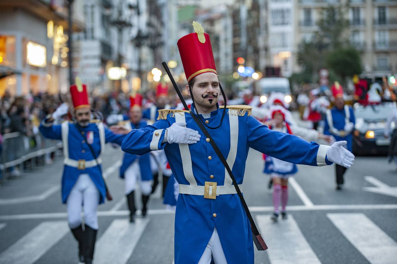 La capital cántabra se vuelca con la celebración del carnaval.