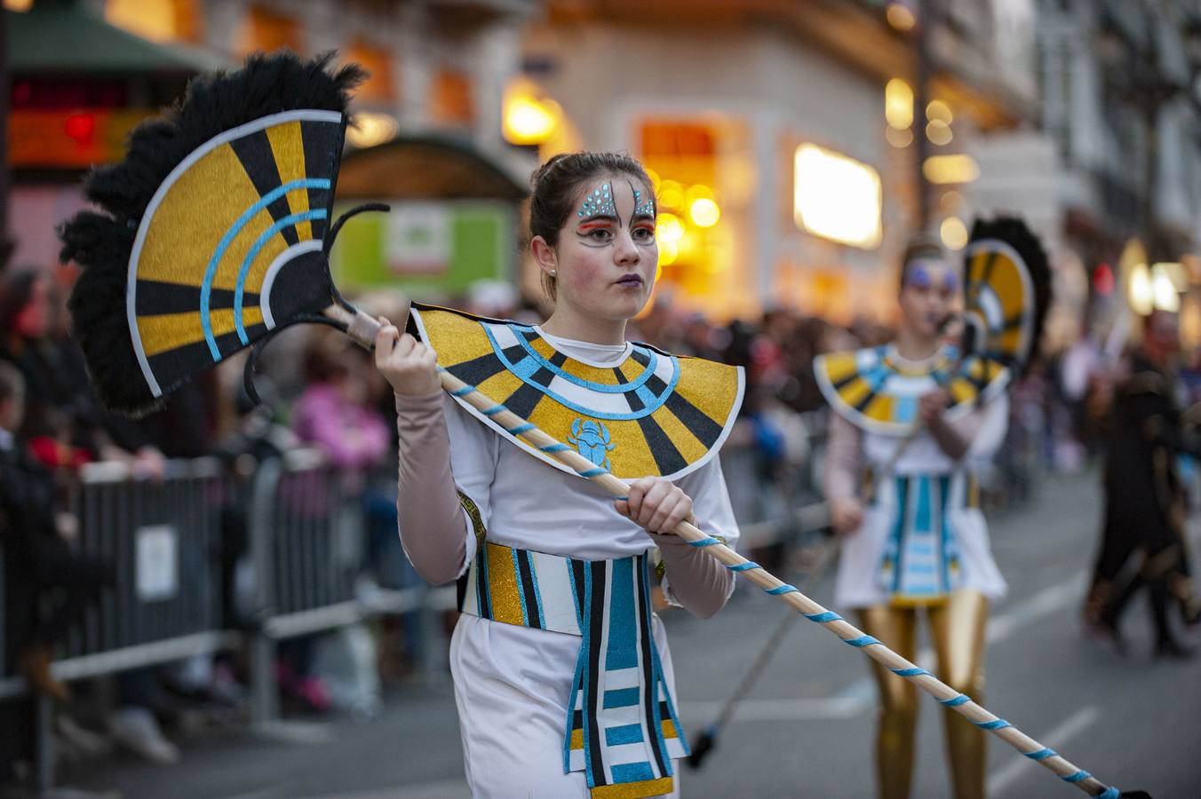 La capital cántabra se vuelca con la celebración del carnaval.