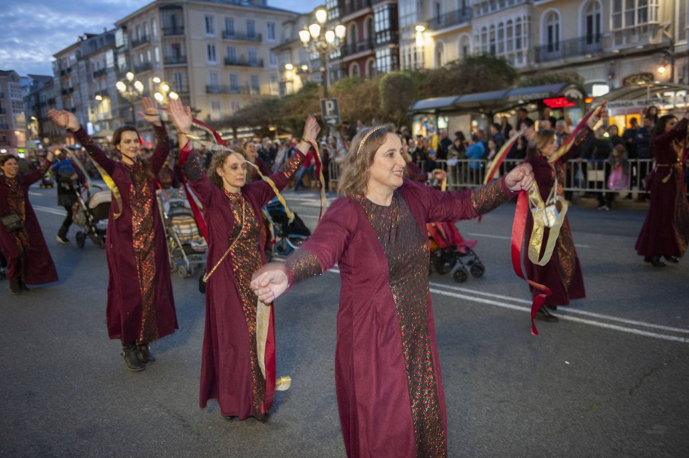 La capital cántabra se vuelca con la celebración del carnaval.