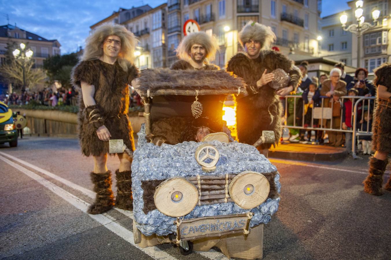 La capital cántabra se vuelca con la celebración del carnaval.