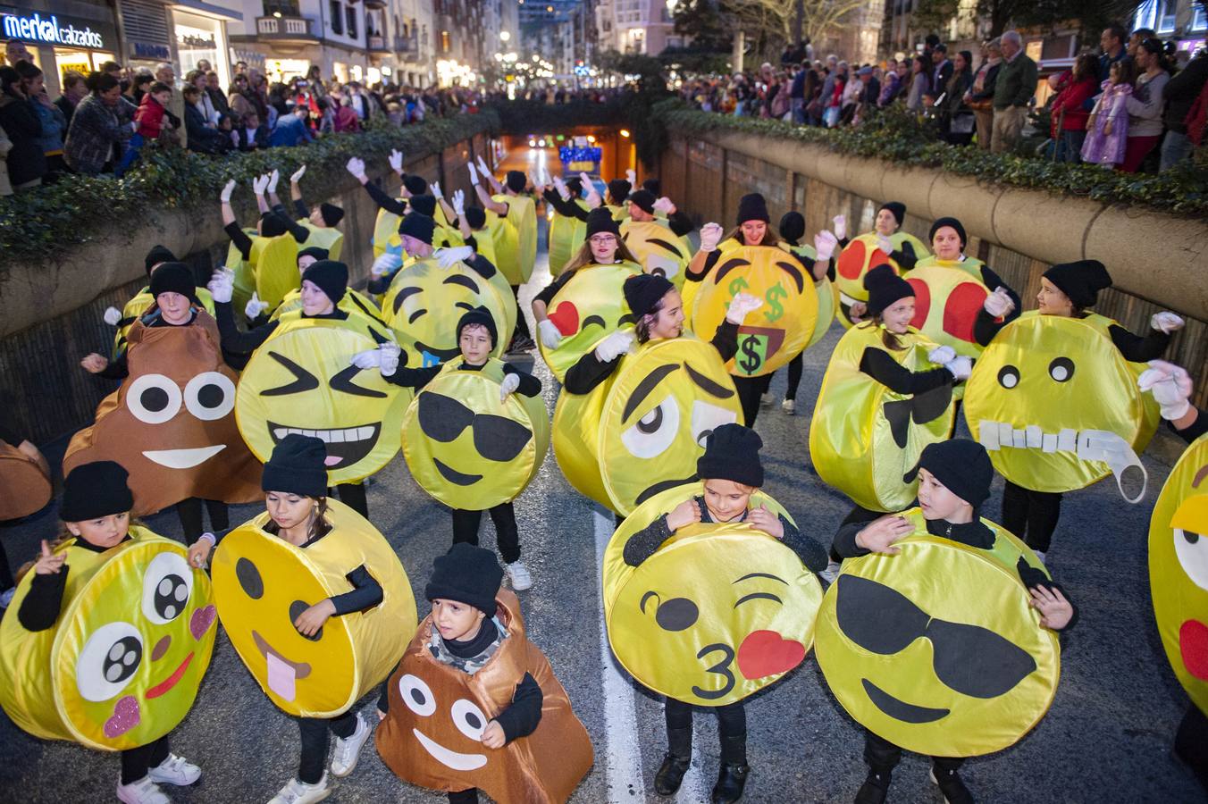 La capital cántabra se vuelca con la celebración del carnaval.