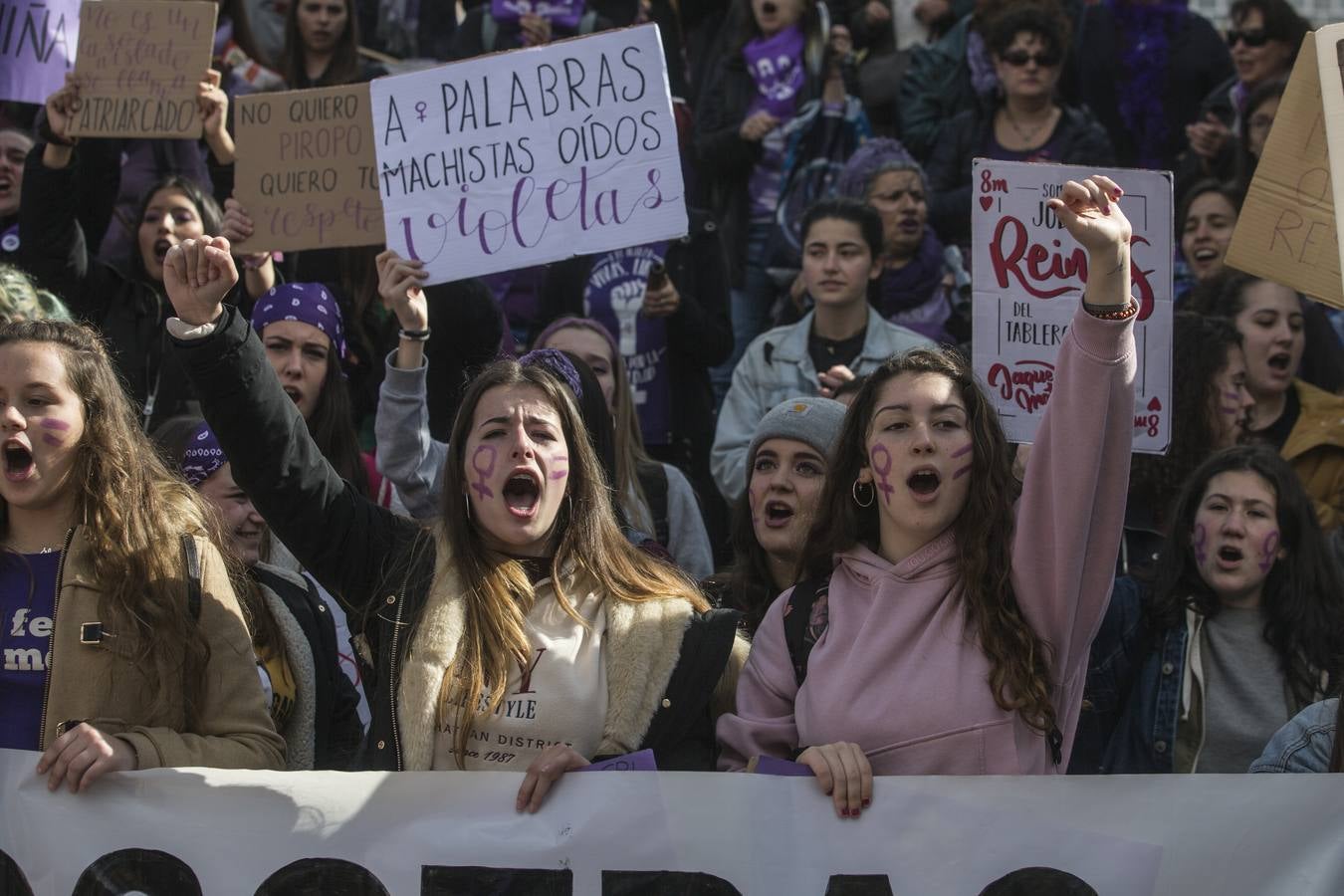 Pasacalles del 8 de marzo por las calles de Santander.