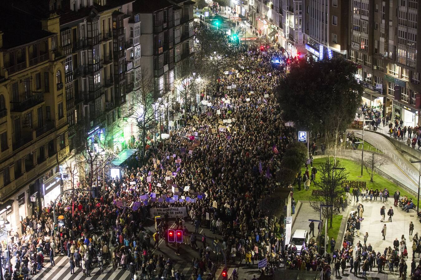 Fotos: La Marea Morada desborda el centro de Santander