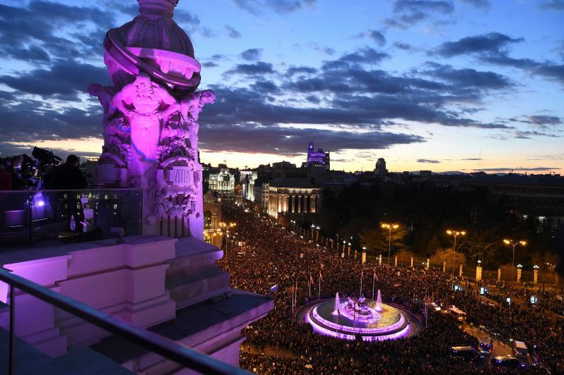 Una marea morada recorre todo el país para reivindicar la igualdad de género