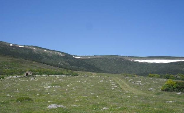 Zona de Laguíos, con la Cabaña de Ormas y el Sel de Felipe de frente.