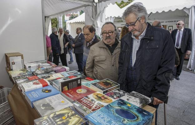 La II Feria del Libro de Torrelavega cambia este año de ubicación y se instalará en la Avenida del España. 