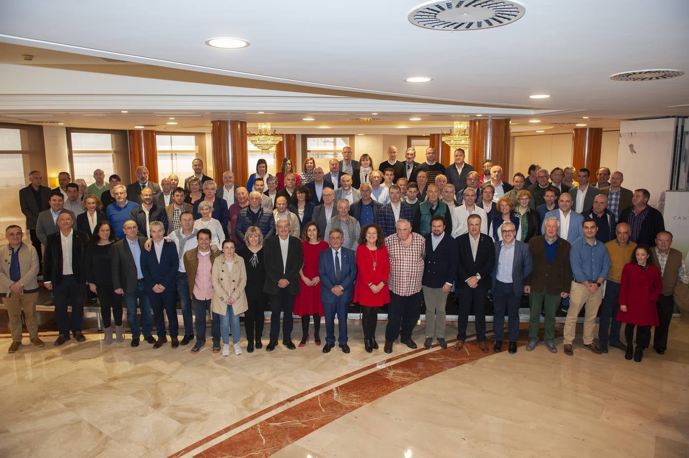 Fotos: Miguel Ángel Revilla vaticina victoria en las elecciones de mayo