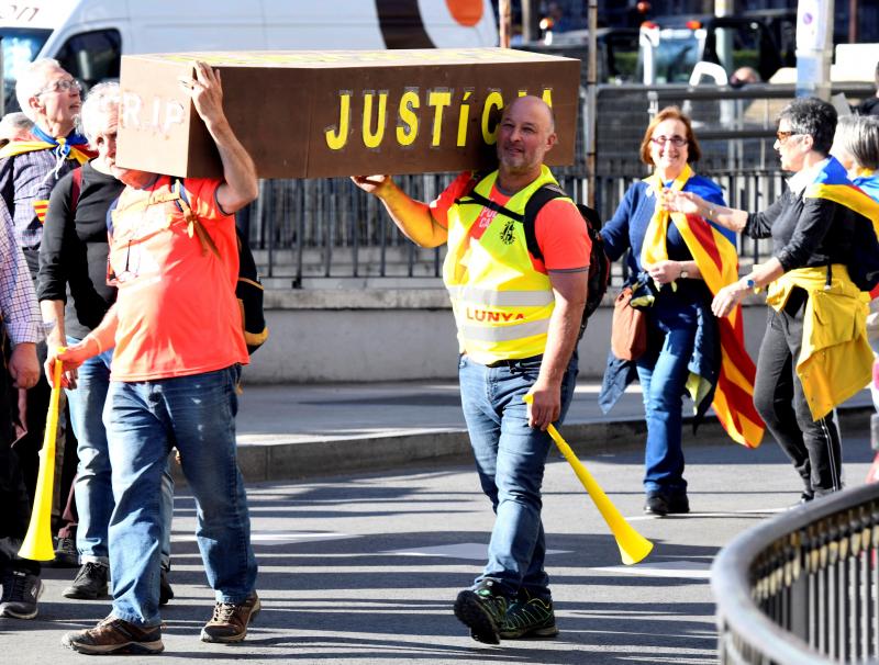 Colectivos independentistas catalanes se han concentrado este sábdo en Madrid para 