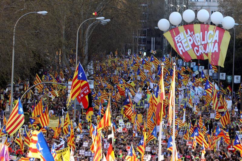 Colectivos independentistas catalanes se han concentrado este sábdo en Madrid para 