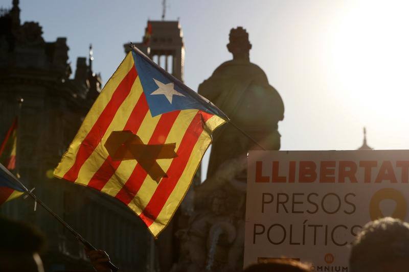 Colectivos independentistas catalanes se han concentrado este sábdo en Madrid para 