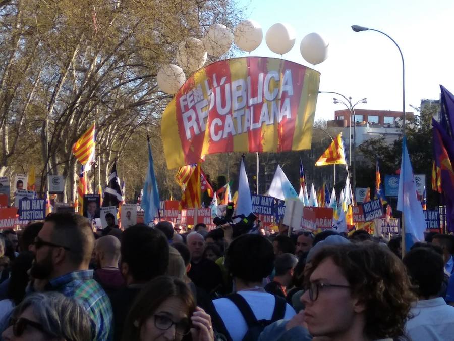 Colectivos independentistas catalanes se han concentrado este sábdo en Madrid para 